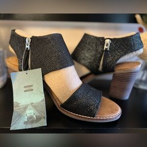 Toms Majorca Sandal in Black Foil Textile. Size 9.5. New with tags!